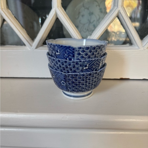 Set of 3 Vintage Antique Japanese Blue Flower Bowls - Picture 1 of 4
